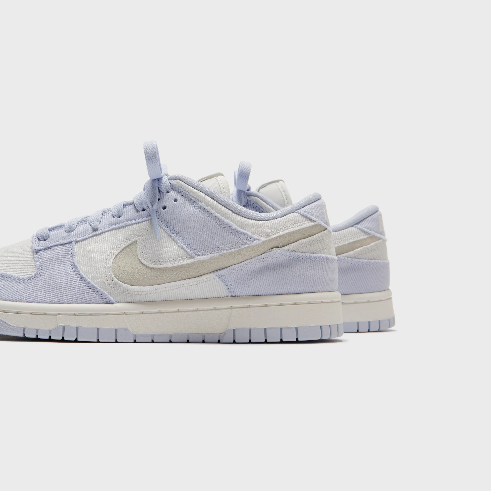 Nike WMNS Dunk Low - Sea Ghost / Summit White / Platinum - Image 3